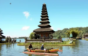 Pura Ulun Danu Beratan Bedugul, Danau Beratan, Candikuning